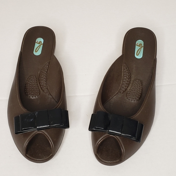 Oka B. waterproof wedge sandals, sz Medium, bow - Picture 3 of 16
